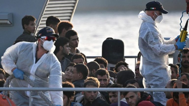 Ιταλία: Η Γερουσία ενέκρινε οριστικά τη συμφωνία με την Αλβανία για 2 κλειστά κέντρα για παράτυπους μετανάστες
