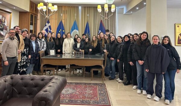 Ενημερωτική επίσκεψη της Περιβαλλοντικής Ομάδας του 1ου Γενικού Λυκείου  στη  Δήμαρχο Σερρών Βαρβάρα Μητλιάγκα