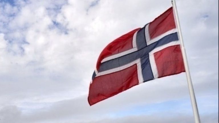 Ένας νεκρός, 5 τραυματίες στη χθεσινή συντριβή ελικοπτέρου στα ανοικτά της Νορβηγίας