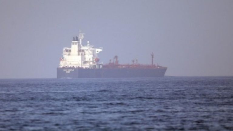 Ξεφορτώνει ανθρωπιστική βοήθεια στην Υεμένη το ελληνικό πλοίο που δέχθηκε επίθεση από τους Χούθι