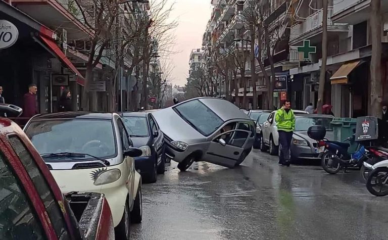 Σέρρες: ΙΧ “προσγειώθηκε” σε σταθμευμένα αυτοκίνητα στο κέντρο της πόλης