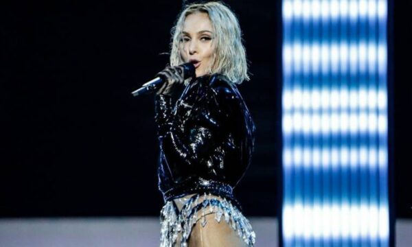 https://www.zappit.gr/showbiz/tamta-to-aftokinito-den-stamatise-pote-gia-syzitisi-otan-gyrisame-apofasisa-oti-pantreftika/3419471