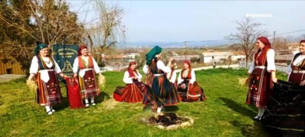 Καίνε στρώματα για να διώξουν τους ψύλλους