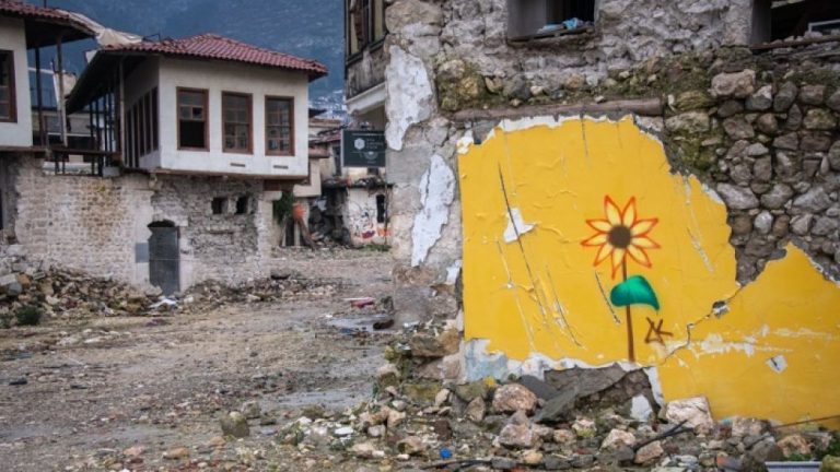 Οδοιπορικό στην Τουρκία: «Ζητείται ελπίς» στα συντρίμμια του σεισμού, έναν χρόνο μετά