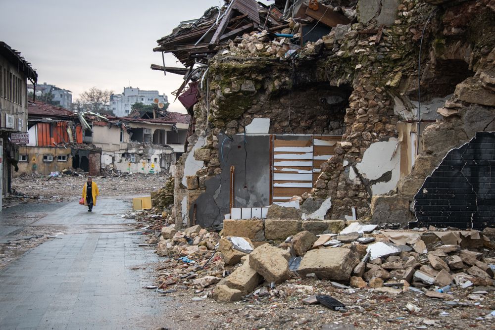 Οδοιπορικό στην Τουρκία: «Ζητείται ελπίς» στα συντρίμμια του σεισμού, έναν χρόνο μετά