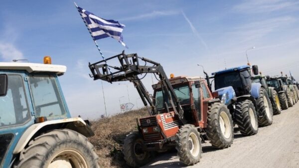 Αγρότες: Εννέα αιτήματα προς τον Πρωθυπουργό ενώ πυκνώνουν τα μπλόκα