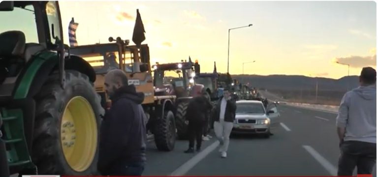 Σέρρες: Κλείνουν την Εγνατία Οδό στον κόμβο Στρυμονικού οι αγρότες