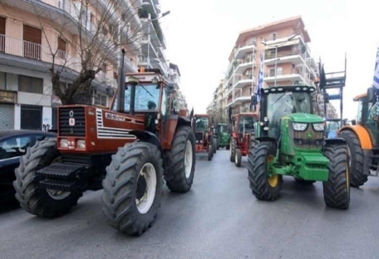 Αγροτικές κινητοποιήσεις: Αγρότες έκλεισαν την Εγνατία Οδό και ετοιμάζουν 24ωρη «πολιορκία» στη Βουλή