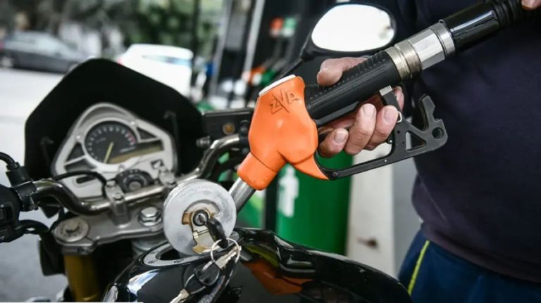 Καύσιμα: Ξανά την ανηφόρα παίρνουν οι τιμές - Αγγίζει τα 2 ευρώ η βενζίνη