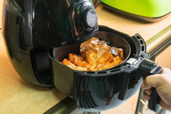 6 τρόφιμα που δεν πρέπει να μαγειρεύεις στο air fryer