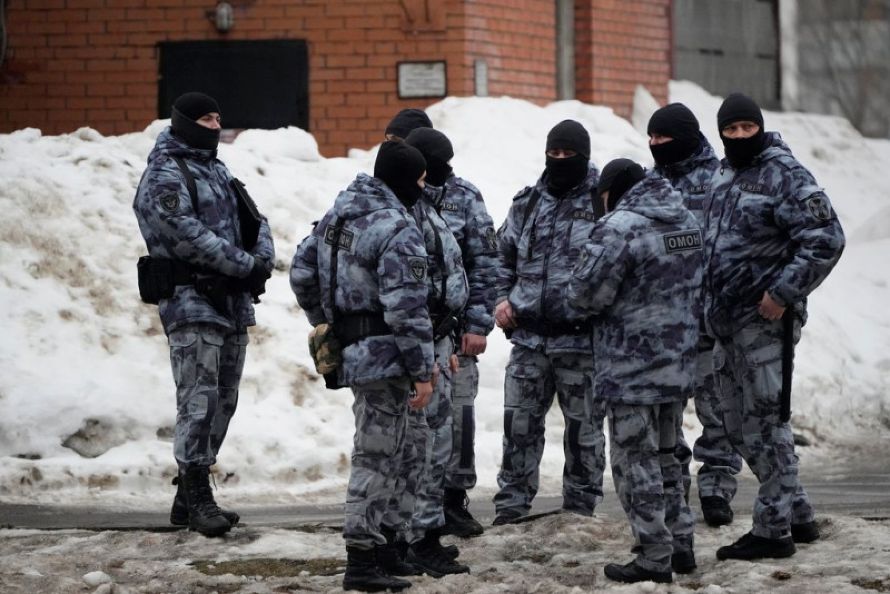 Πλήθος κόσμου και δρακόντεια μέτρα στη Μόσχα για την κηδεία του Ναβάλνι – Δείτε LIVE εικόνα 