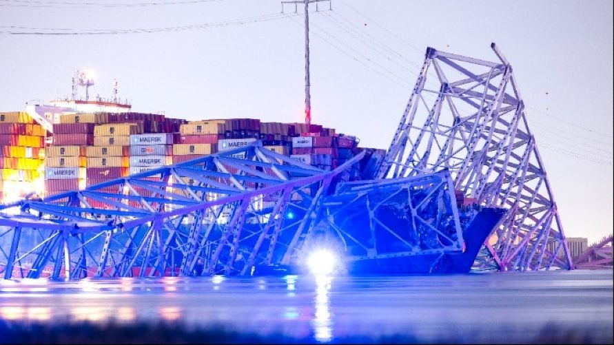 Γέφυρα κατέρρευσε στη Βαλτιμόρη πάνω σε φορτηγό πλοίο
