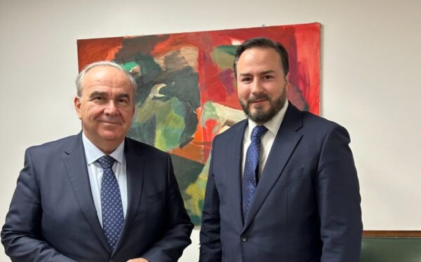 Συνάντηση εργασίας του Διαμαντή Γκολιδάκη με τον Αναπληρωτή Υπουργό Ανάπτυξης Νίκο Παπαθανάση