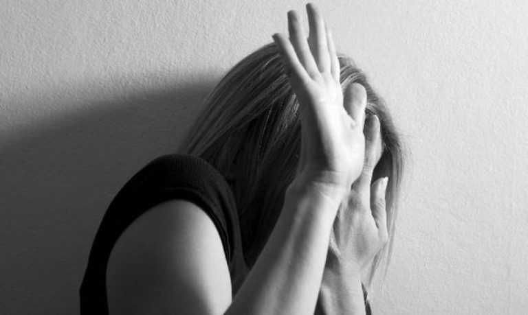 Νέο περιστατικό ενδοοικογενειακής βίας στο Άργος: Ξυλοκόπησε την 32χρονη σύζυγο του