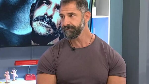 Δημήτρης Καμπόλης: To σπίτι πήρε φωτιά, δεν μπόρεσε να τη βγάλει η πυροσβεστική και την έχασα από τις αναθυμιάσεις