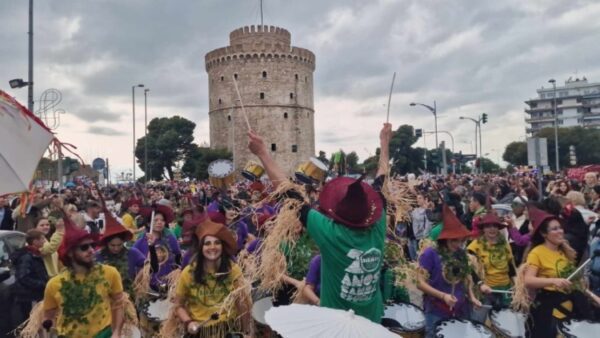 Μεγάλη ήταν η συμμετοχή των Θεσσαλονικέων στην καρναβαλική παρέλαση