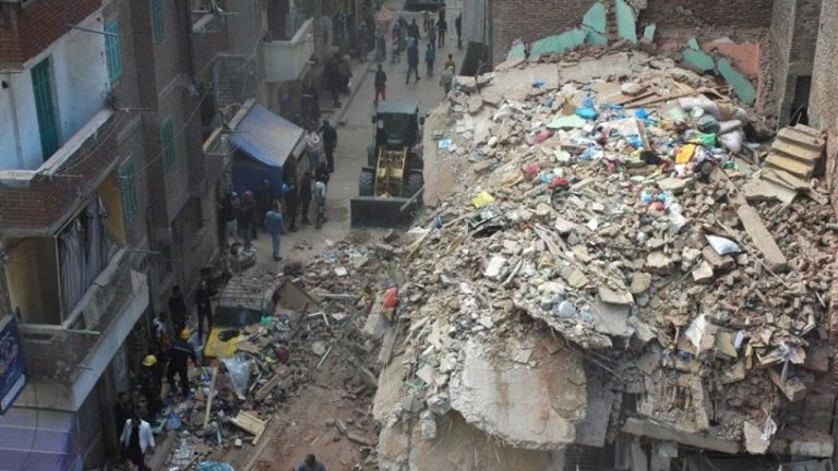 4 νεκροί από κατάρρευση πολυκατοικίας στην Αλεξάνδρεια της Αιγύπτου