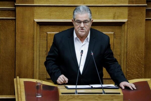 Κουτσούμπας: Τα δίδακτρα στο Πανεπιστήμιο αναγκάζουν φοιτήτριες να ψάχνουν sugar daddies (video)