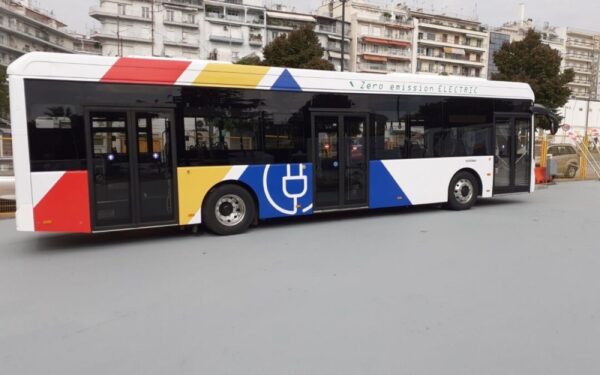 Στο αμαξοστάσιο του ΟΑΣΘ στη Σταυρούπολη οι φορτιστές για τα 110 ηλεκτρικά λεωφορεία – Δείτε βίντεο