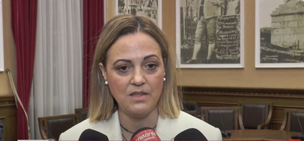 ΕΝΤΟΣ: Τα «ροζ» ψέματα 4 μηνών και… τα νέα ψέματα 4 λεπτά μετά την απόφαση