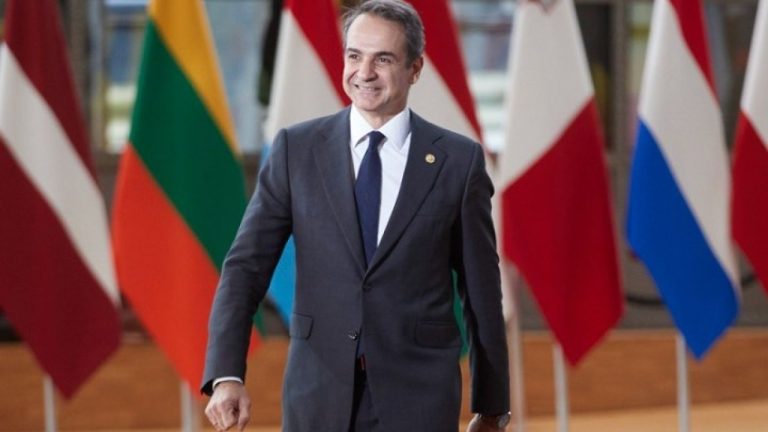 Στο Βουκουρέστι ο πρωθυπουργός για το συνέδριο του ΕΛΚ- Συνάντηση με τον Ρουμάνο ομόλογό του