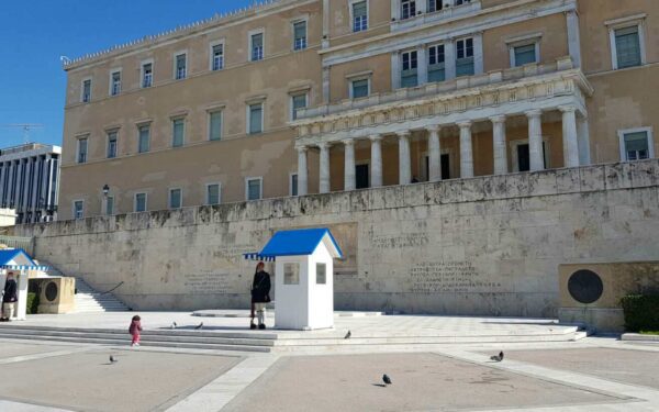 Τι σημαίνουν οι τοποθεσίες που είναι σμιλευμένες στο μνημείο του Άγνωστου Στρατιώτη