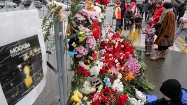 Τρομοκρατική επίθεση στη Μόσχα: Σύλληψη υπόπτων για το μακελειό, την ώρα που ο απολογισμός αυξήθηκε στους 143 νεκρούς
