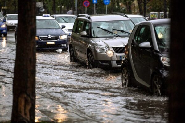 Θεσσαλονίκη: Προβλήματα στην κυκλοφορία σε όλη την πόλη – Ποιοι δρόμοι είναι μποτιλιαρισμένοι