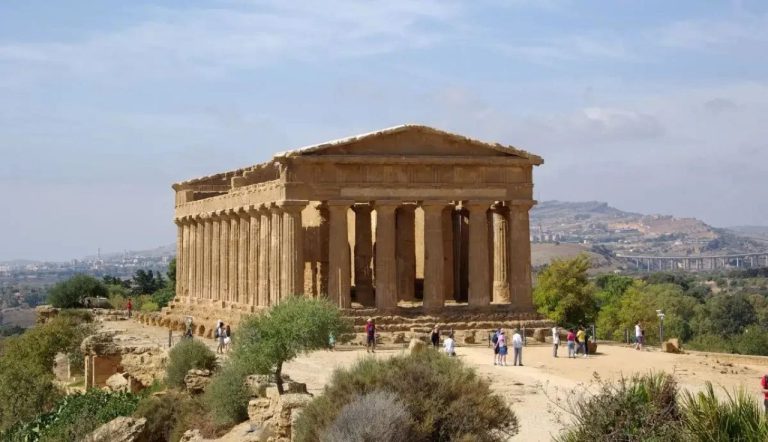 Έκπληκτοι οι αρχαιολόγοι: Έφεραν στο φως ένα άγνωστο μέχρι σήμερα κτίριο σε αρχαία ελληνική πόλη