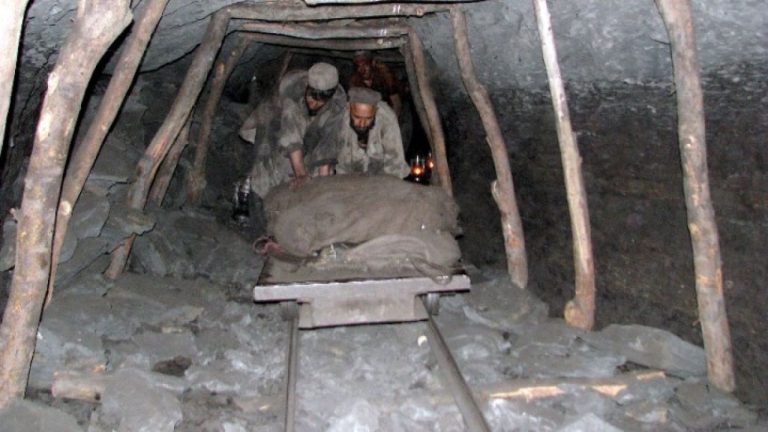 12 νεκροί στο Πακιστάν από έκρηξη σε ορυχείο άνθρακα
