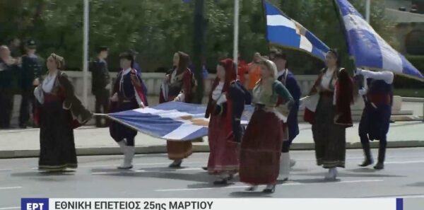 Με το λάβαρο της Επανάστασης και με υπερηφάνεια η μαθητική παρέλαση της Αθήνας