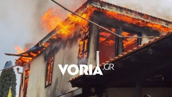 Άγιον Όρος: Στις φλόγες Κελλί της Σκήτης Αγίου Παντελεήμονος κοντά στις Καρυές
