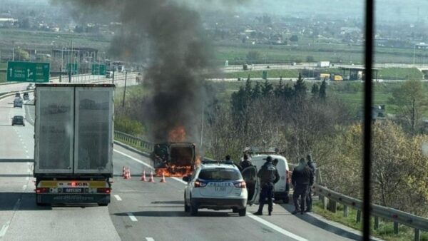 Κάηκε ολοσχερώς Ι.Χ. φορτηγό που κινούνταν στην Εγνατία Οδό, στο Δερβένι