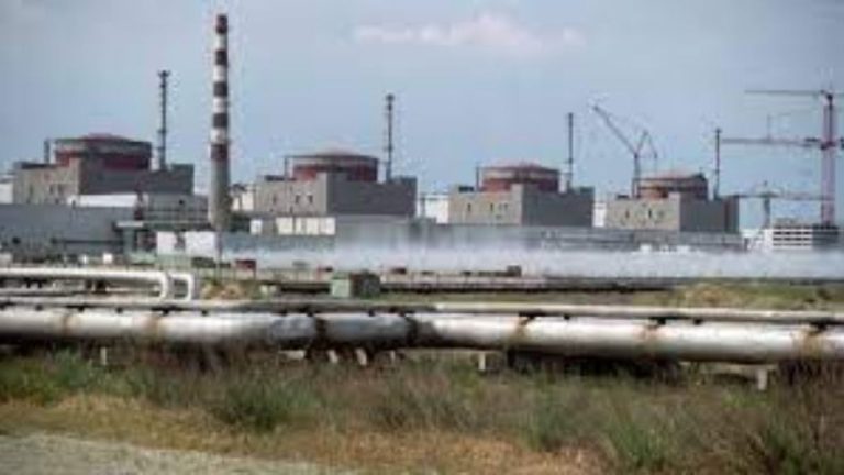 Ο υπό ρωσικό έλεγχο πυρηνικός σταθμός της Ζαπορίζια βομβαρδίστηκε από τις ουκρανικές δυνάμεις