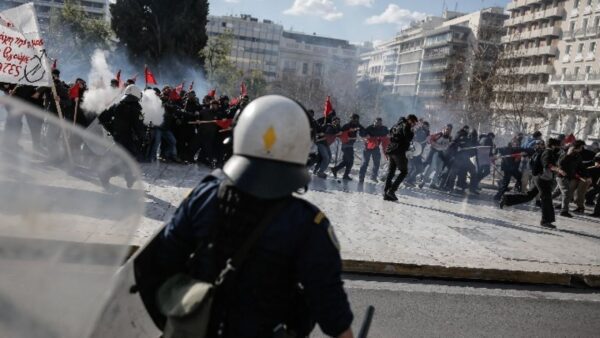 Στη Βουλή παραμένουν φοιτητικοί σύλλογοι στο πλαίσιο του πανελλαδικού πανεκπαιδευτικού συλλαλητηρίου