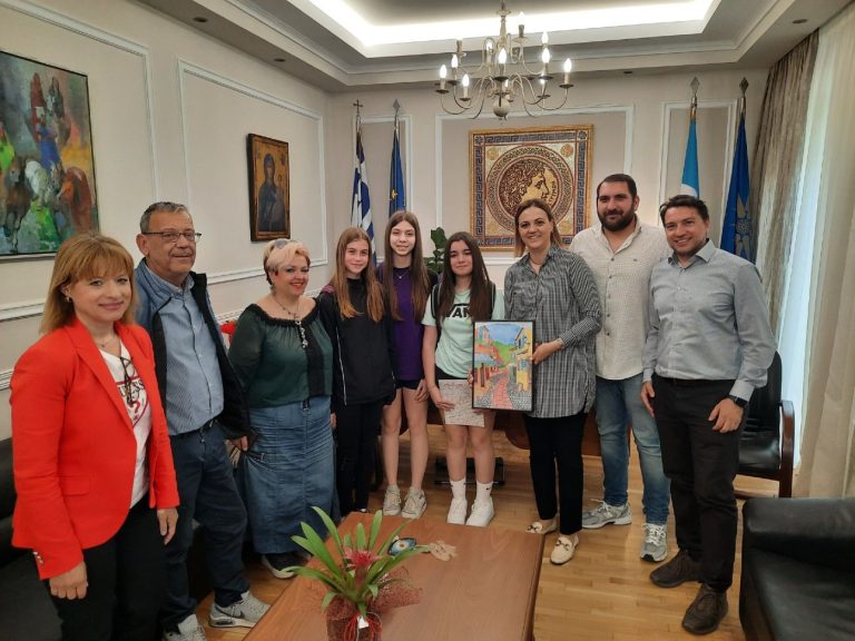 Με μαθήτριες και εκπαιδευτικούς του 4ου Γυμνασίου Σερρών συναντήθηκε η Δήμαρχος Σερρών Βαρβάρα Μητλιάγκα
