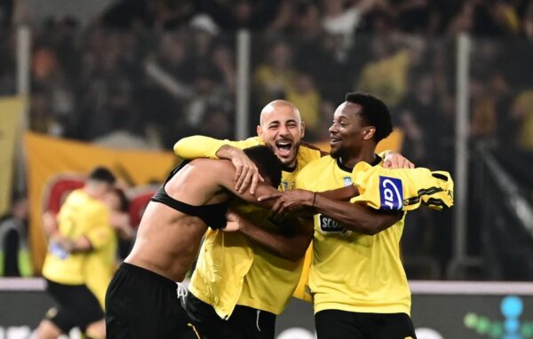 ΑΕΚ – Ολυμπιακός 1-0: Κορυφή στο 91′ με Ελίασον