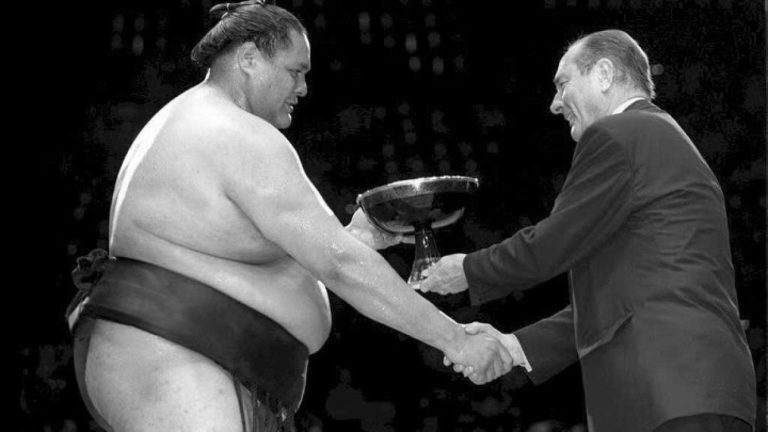 Ο Ακεμπόνο, ο πρώτος γεννημένος στο εξωτερικό μεγάλος πρωταθλητής του σούμο πέθανε σε ηλικία 54 ετών