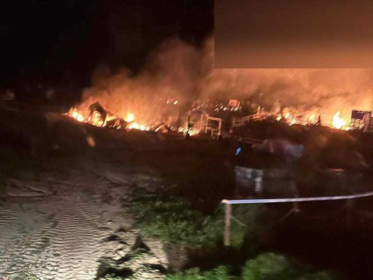 Καβάλα: Κάηκε ολοσχερώς beach bar στους Αμμόλοφους! Δείτε φωτογραφίες