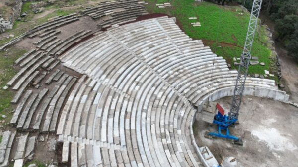 Το αρχαίο θέατρο της Θάσου αποκαταστάθηκε με το φημισμένο λευκό μάρμαρο του νησιού