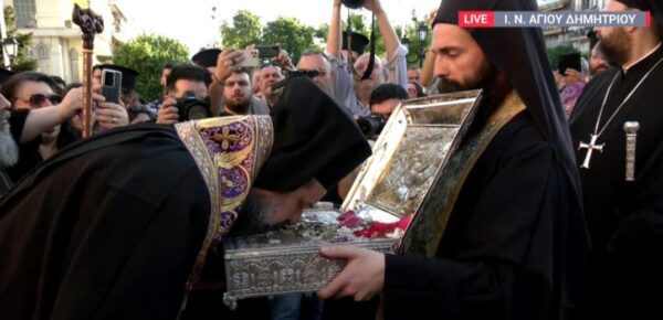 Για πρώτη φορά στη Θεσσαλονίκη ο Τίμιος Σταυρός και τεμάχιο του Αρράφου Χιτώνα του Χριστού