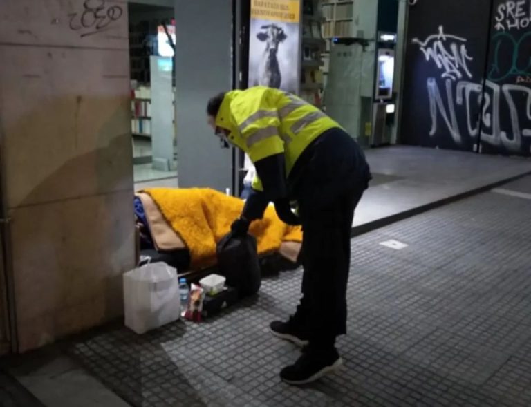 Θεσσαλονίκη: Δράση του κεντρικού Δήμου στα “στέκια” των αστέγων