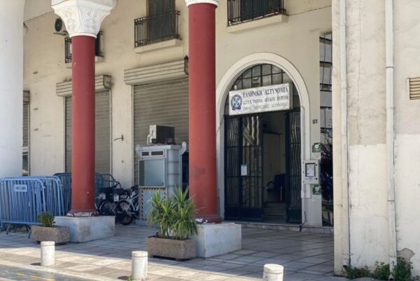 Ο Αγγελούδης ζήτησε από τον Χρυσοχοΐδη τη μετεγκατάσταση των αστυνομικών τμημάτων της Αριστοτέλους και της Πλ. Δημοκρατίας