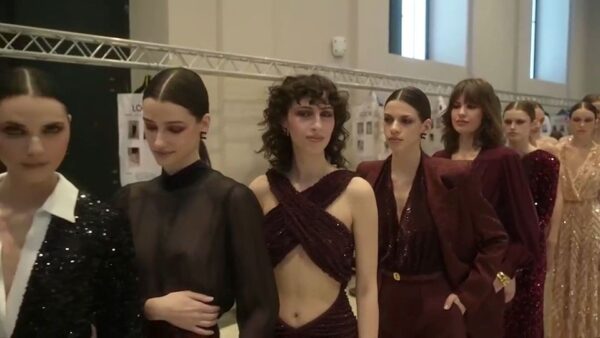 Μέσα στα backstage του Athens Fashion Week: Το άγχος και οι πυρετώδεις προετοιμασίες