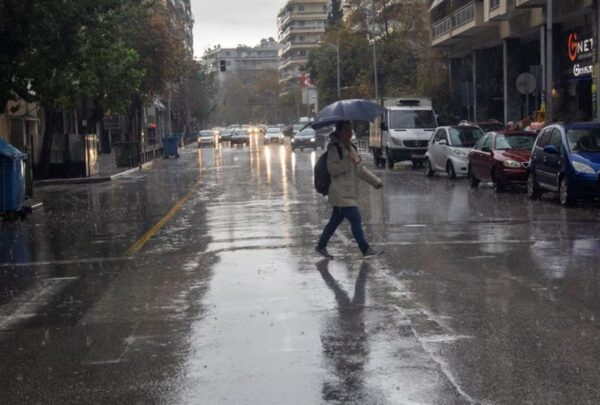 Καιρός: Ραγδαία επιδείνωση από αύριο με βροχές, καταιγίδες και κατακόρυφη πτώση της θερμοκρασίας
