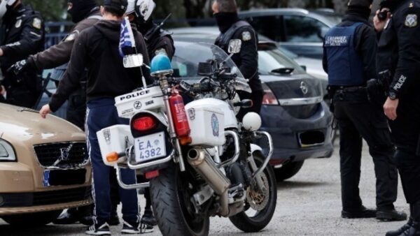 Σε εξέλιξη μεγάλη επιχείρηση της ΕΛΑΣ για τον θάνατο του 31χρονου Σερραίου αστυνομικού στο Ρέντη - Δεκάδες προσαγωγές