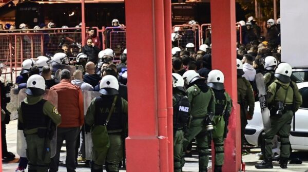 Βαρύτατες κατηγορίες στους οπαδούς για τη δολοφονική επίθεση στον Σερραίο αστυνομικό στου Ρέντη
