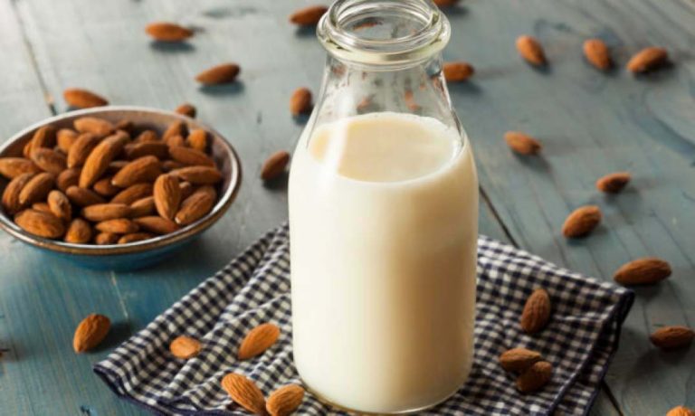 Γάλα αμυγδάλου: Τα οφέλη για να χάσετε βάρος και συνταγές για να το χρησιμοποιήσετε