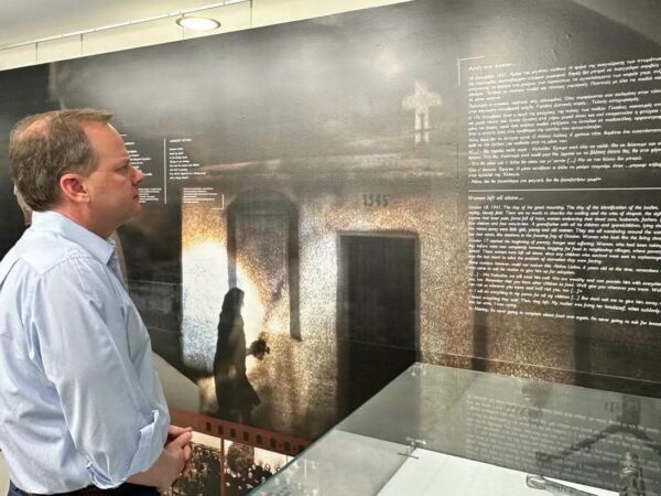Τα Κερδύλλια επισκέφθηκε ο Κ.Καραμανλής- «Χρέος μου να συμβάλω στην ανέγερση και ολοκλήρωση του Μουσείου Ολοκαυτώματος Κερδυλλίων»