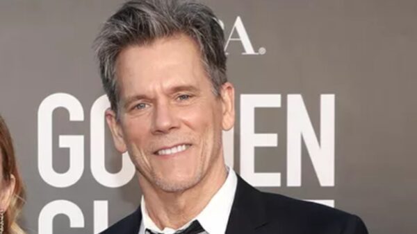 Η τρυφερή ερμηνεία του «II Most Wanted» από τον Κέβιν Μπέικον και την κόρη του